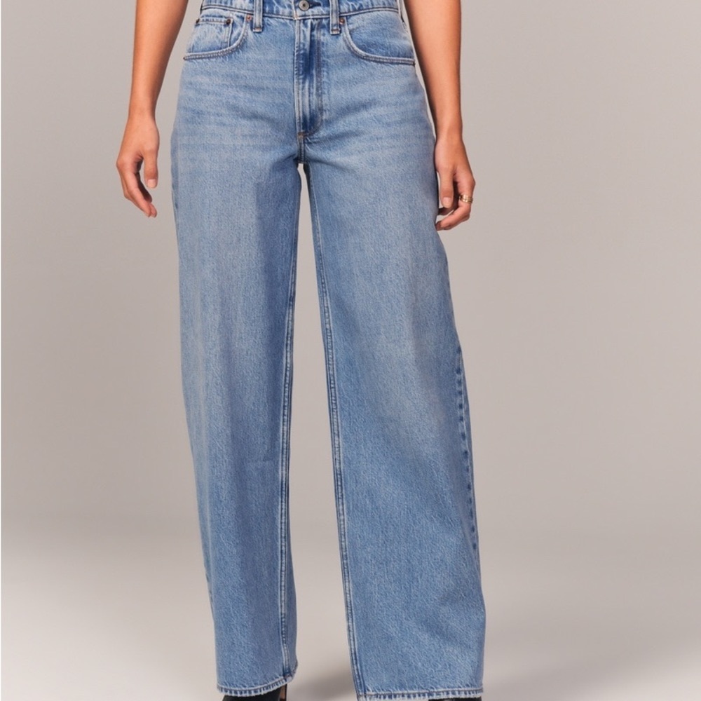 NWT Abercrombie & Fitch Mid Rise Ultra Wide Leg Jean